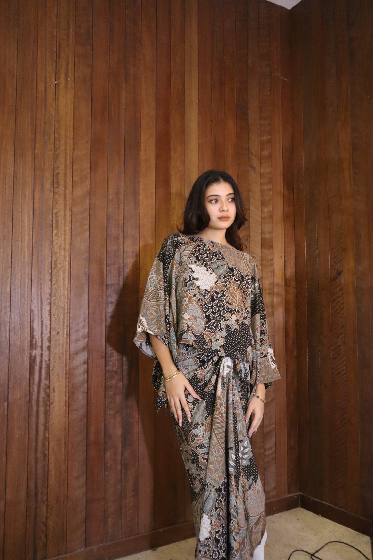 Seroja Sarong in Black