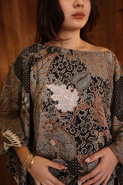 Seroja Sarong in Black